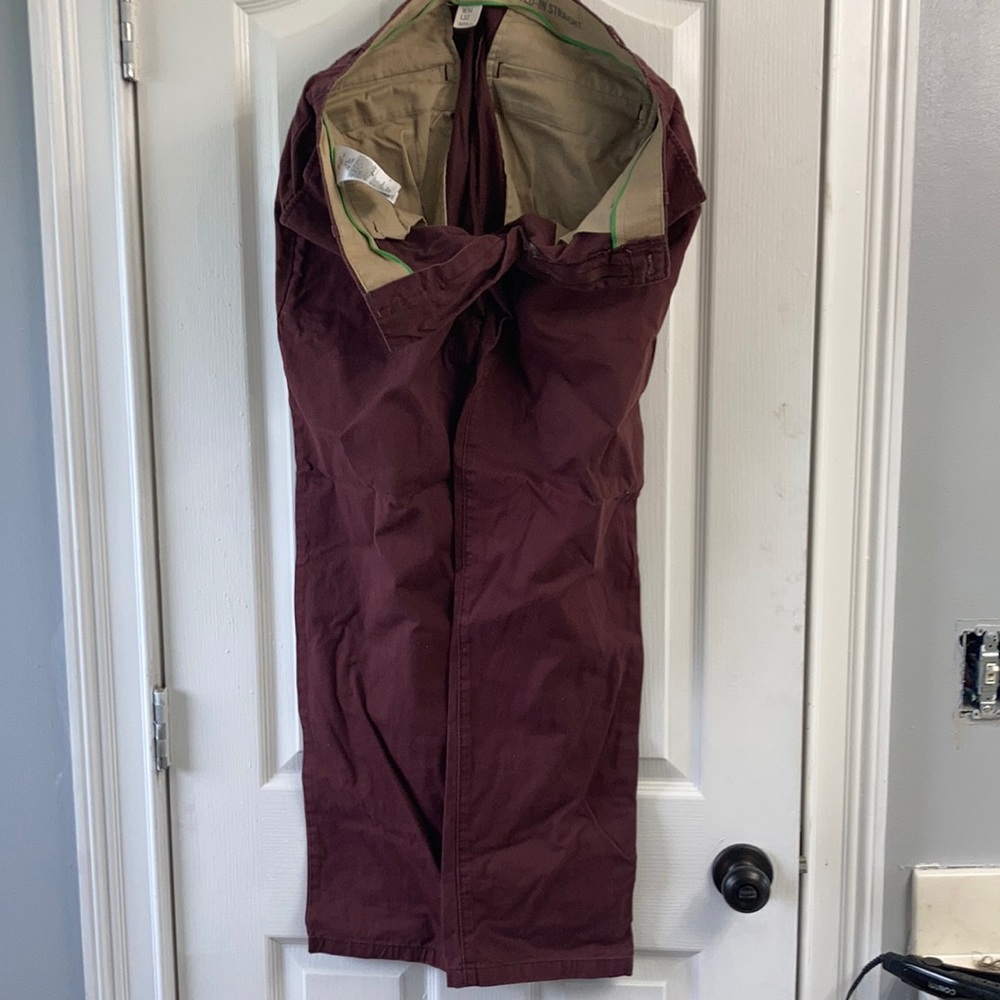 W34L32 Gap Burgundy